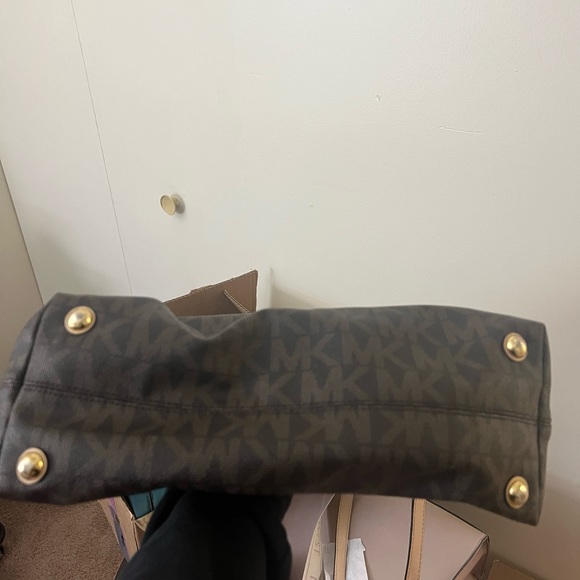 Michael Kors Handbag 👜 (shoulder) - Picture 9 of 11